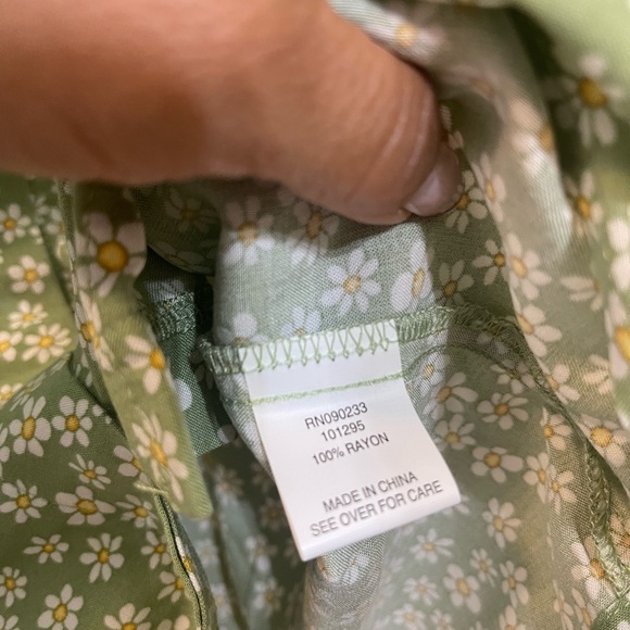 NWT PacSun Green Daisy Blouse Wmn Size Small - Picture 6 of 6